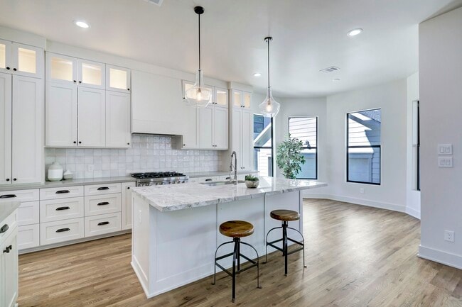 Building Photo - 4715 McKinney St