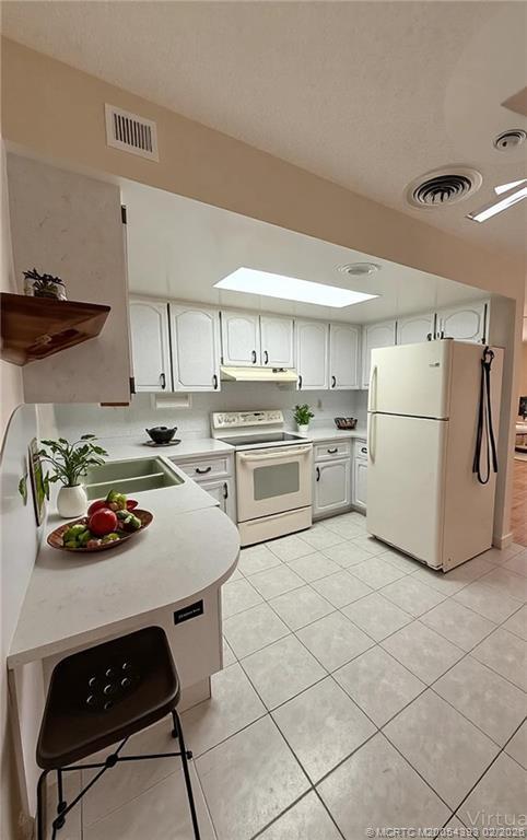 Building Photo - 2417 NW Holiday Ct