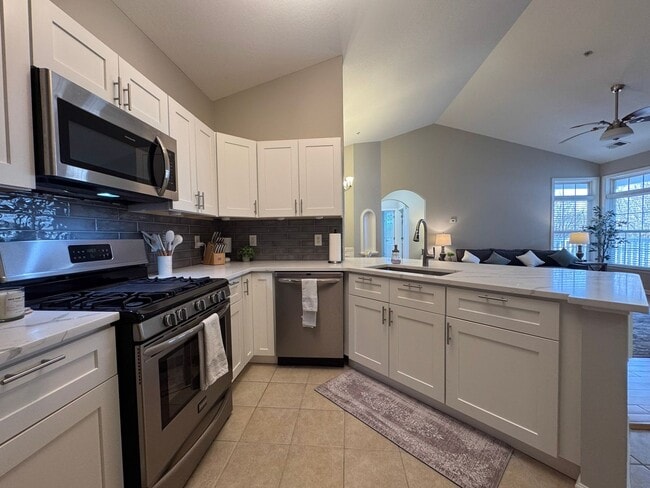 Building Photo - Stunning 3 Bed 2 Bath Condo In Amenity-rich Westchester At Stratford