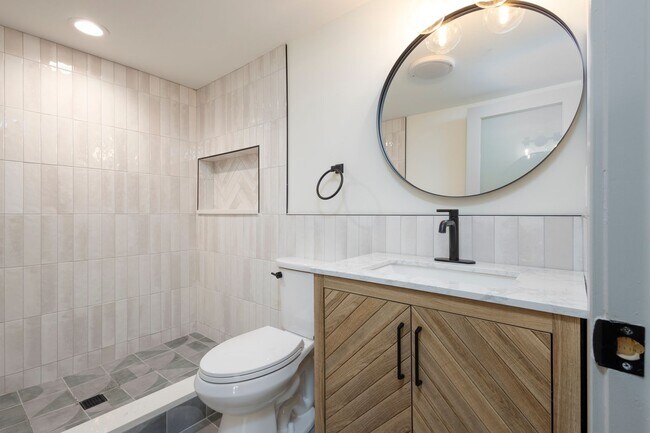 Building Photo - Your Next Home Awaits – Spacious & Beautiful Apartment in North Philadelphia!