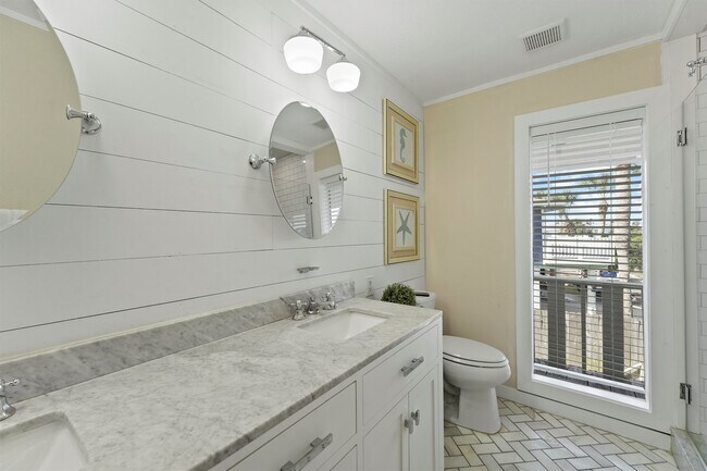 Primary Photo - 16603 Jamaica Cove Rd