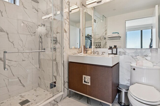 Building Photo - 99 Hudson St