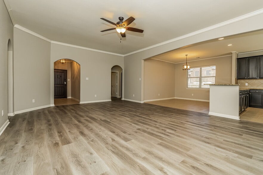 Building Photo - 2808 Silver Sage Dr