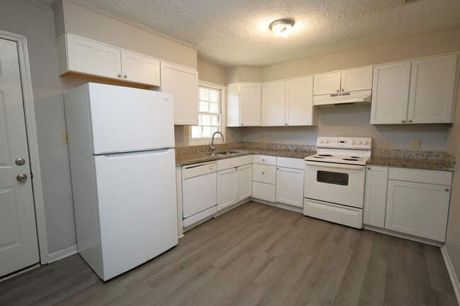 Building Photo - 612 Scott Dr