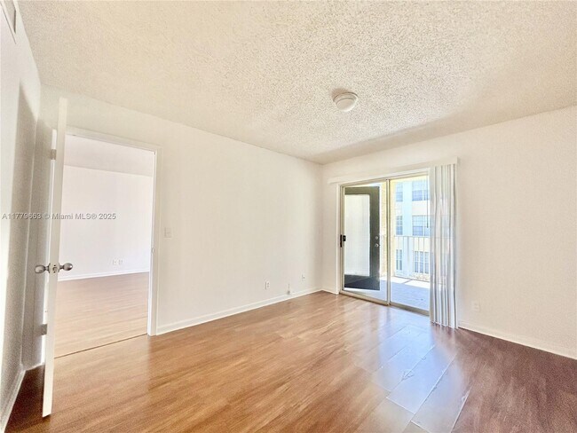 Building Photo - 6331 La Costa Dr