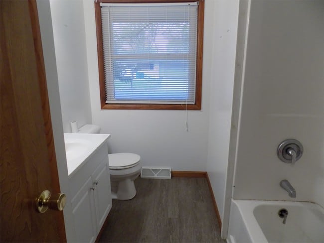 Building Photo - 108 Hillsdale St