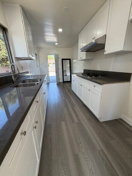 Building Photo - 212 N Pasadena Ave