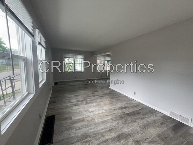 Building Photo - 714 E Vaile Ave