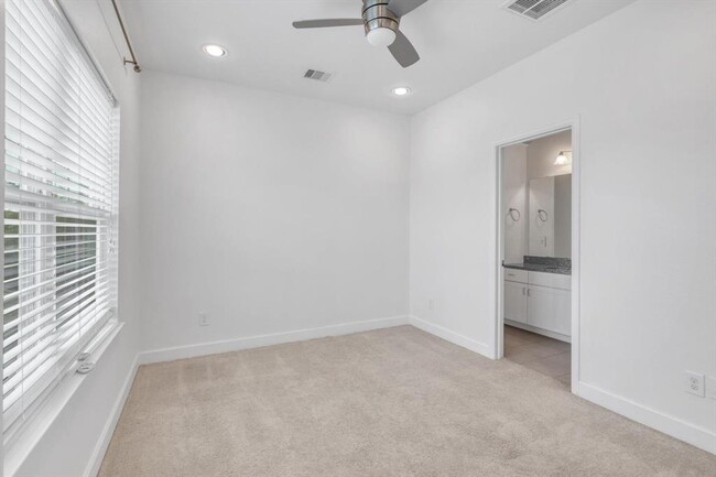 Building Photo - 5521 Petty St