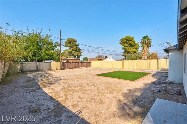 Building Photo - Gorgeous single-story home ready for move-in!