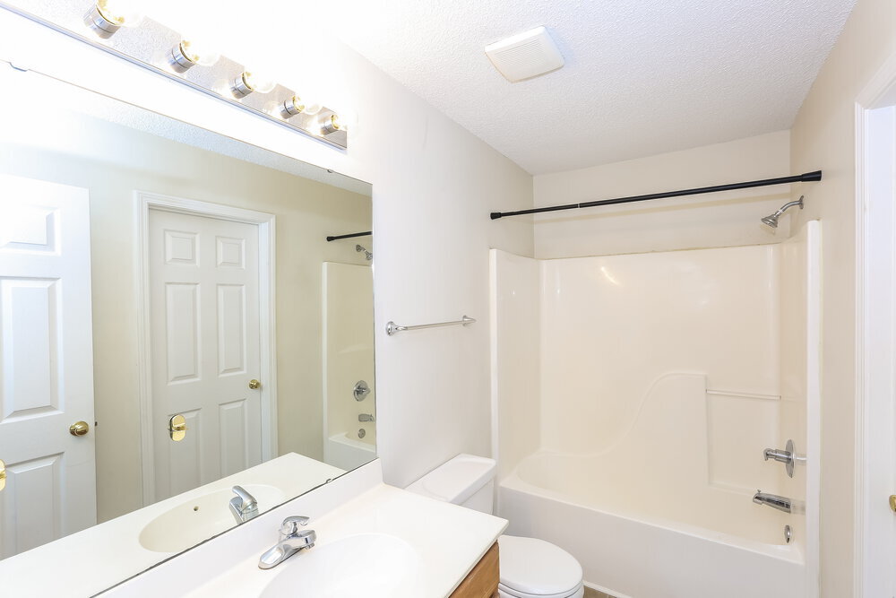 Building Photo - 15476 Stone Hollow Dr