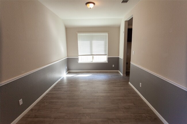 Building Photo - 5826 Euclid Loop