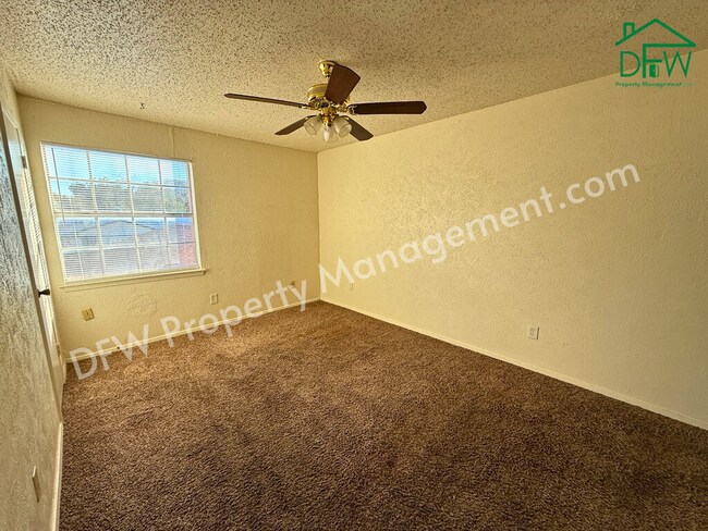 Building Photo - 1021 Pleasant Valley Ln