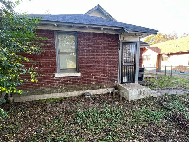 Building Photo - 836 Maury St