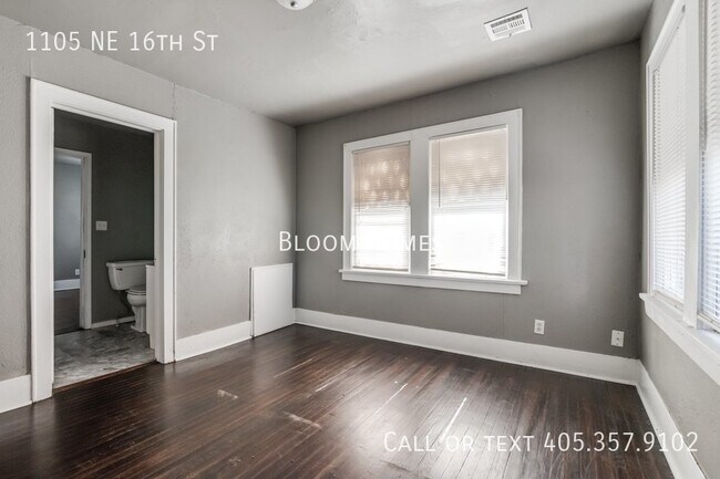 Building Photo - 1105 NE 16th St