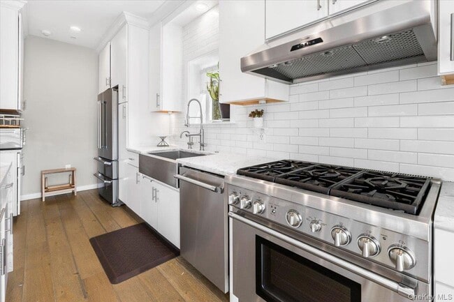 Building Photo - 73 Maple Ave