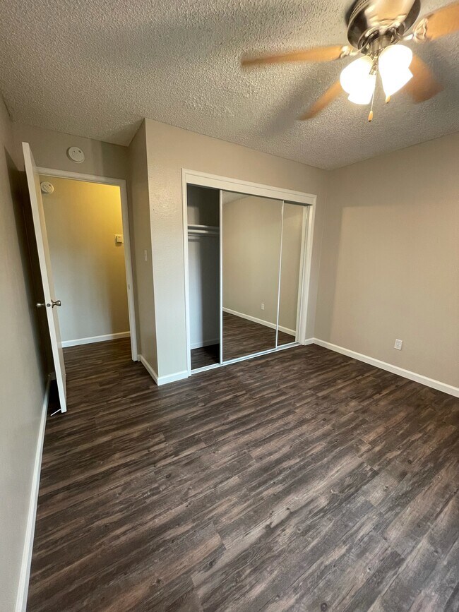 Building Photo - 5500 Foothill Garden Ct