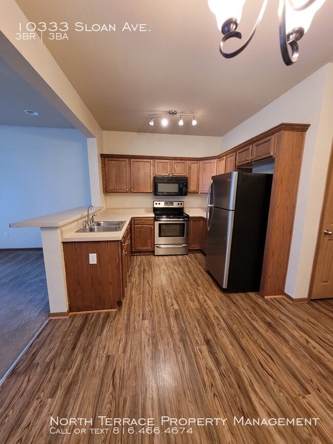 Updated 3BR Townhome Close to the Legends 10333 Sloan Ave Kansas City