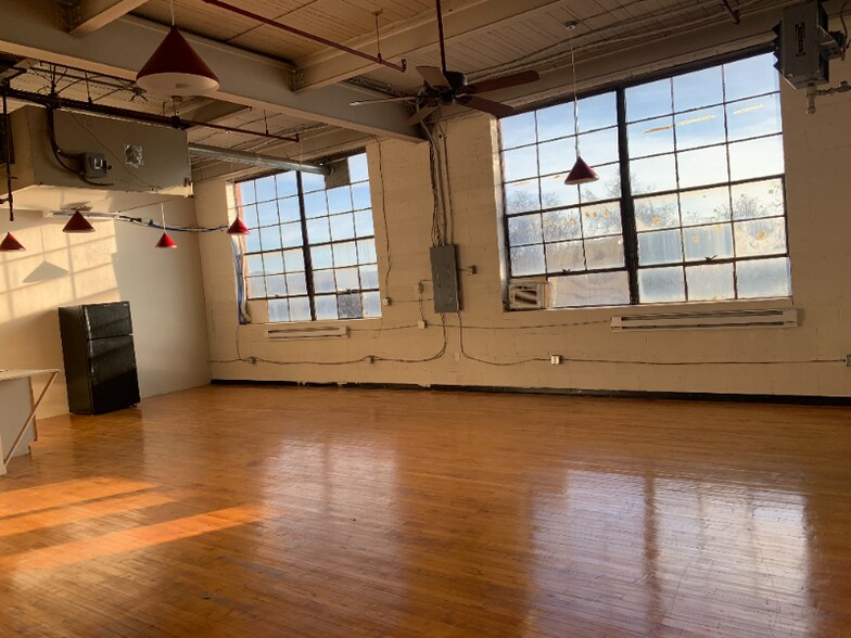 Building Photo - 1501 Kemper St