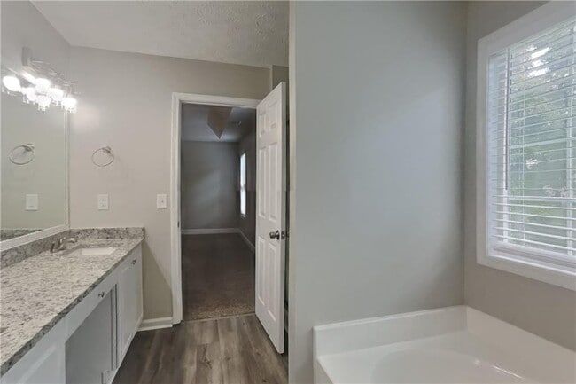 Building Photo - 105 Meadow Crest Ct