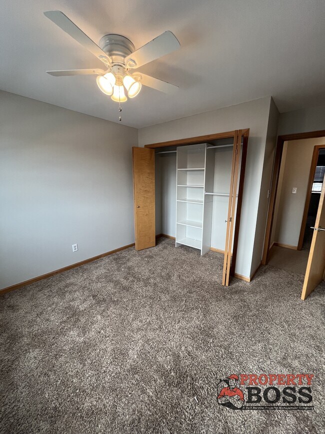 Building Photo - 925 W 89th Pl
