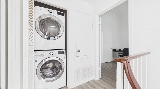 Building Photo - 1211 Jackson Blvd