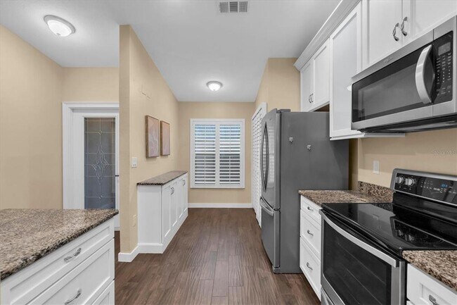 Building Photo - 3203 Charter Club Dr