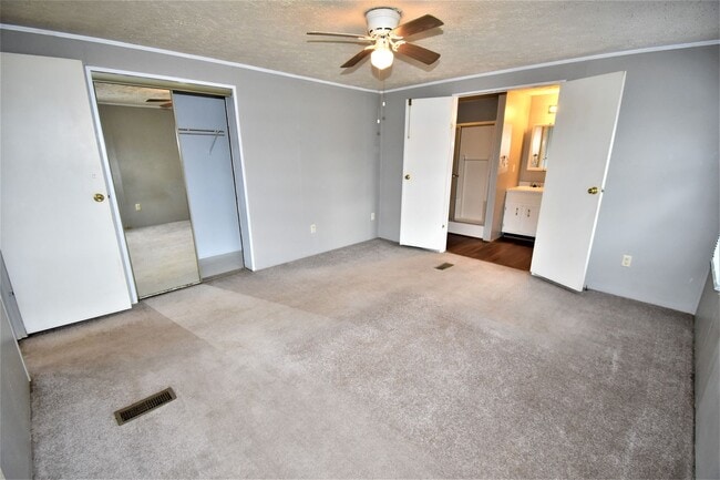 Building Photo - 3 Bedroom Pet Friendly Home For Rent in Th...