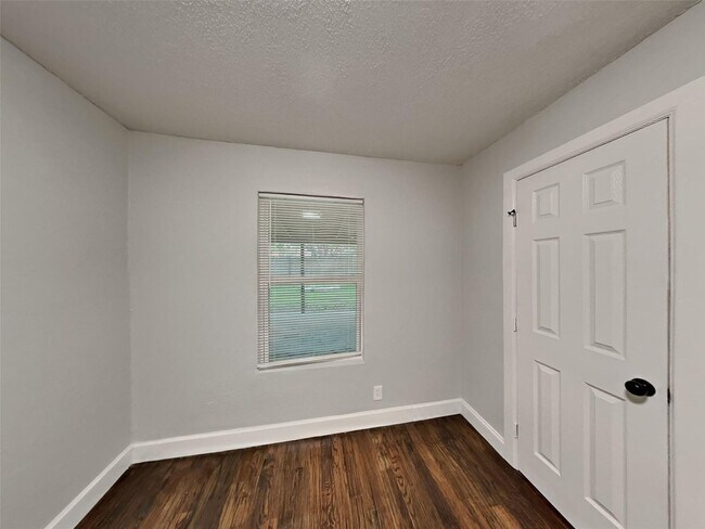 Building Photo - 3 BR/1.5BA | Renovated Single Family Home | 1-Car Garage | Gated backyard