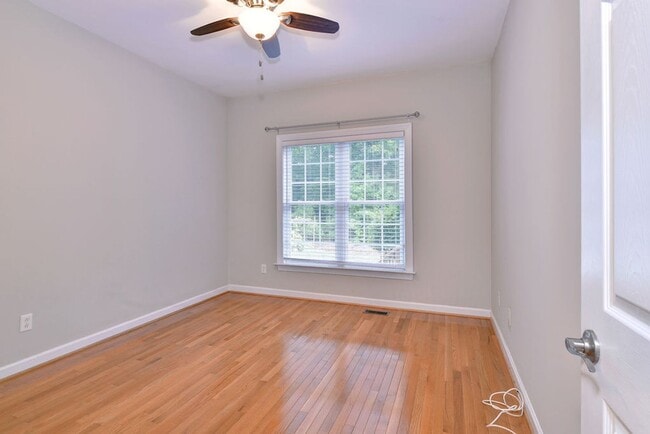 Building Photo - Beautiful York County Home!