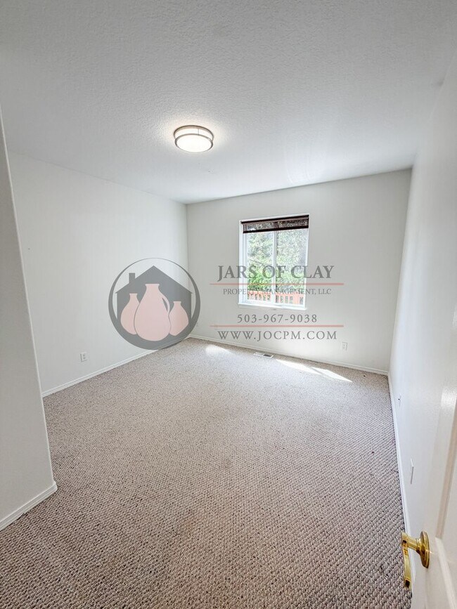 Building Photo - South Salem Single-Level Near Creekside Golf Club!
