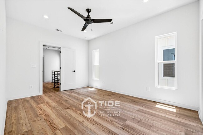 Building Photo - Move-In Ready Home Near Park Circle