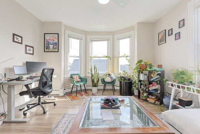 Building Photo - 19 Linden St