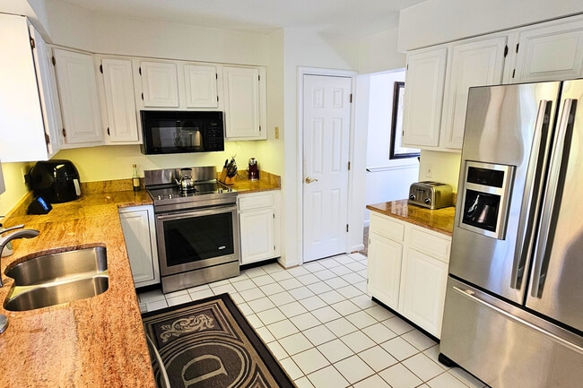 Building Photo - 908 Berwick Dr