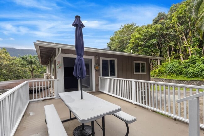 Building Photo - Secluded Forest Retreat | Full Kitchen, AC, W/D