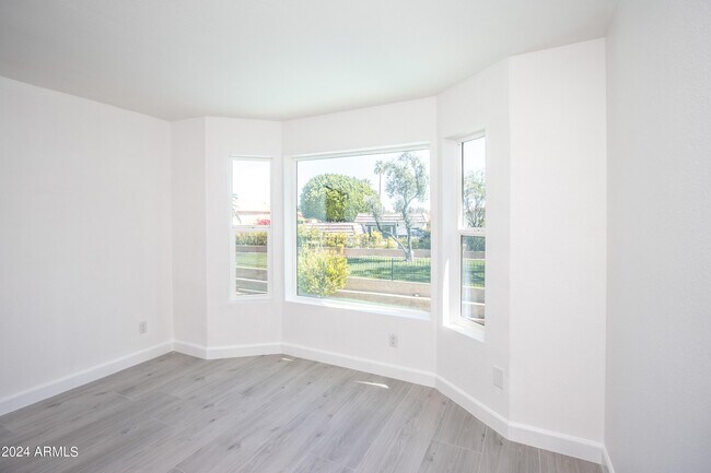 Building Photo - 1052 E Sandpiper Dr