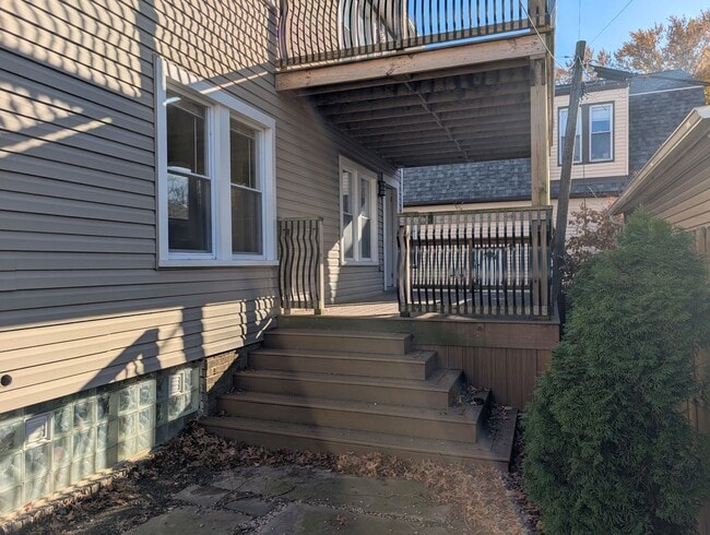 Building Photo - 1560 Coutant Ave