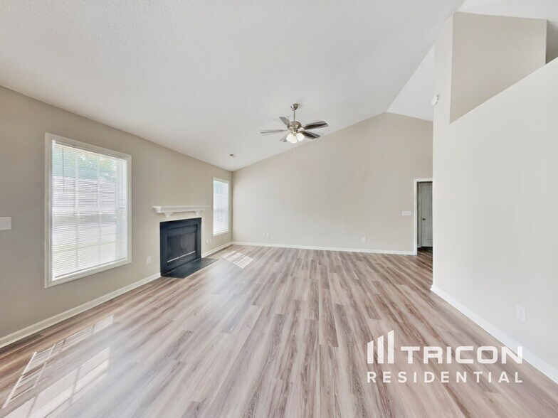 Building Photo - 3600 Amos Dr