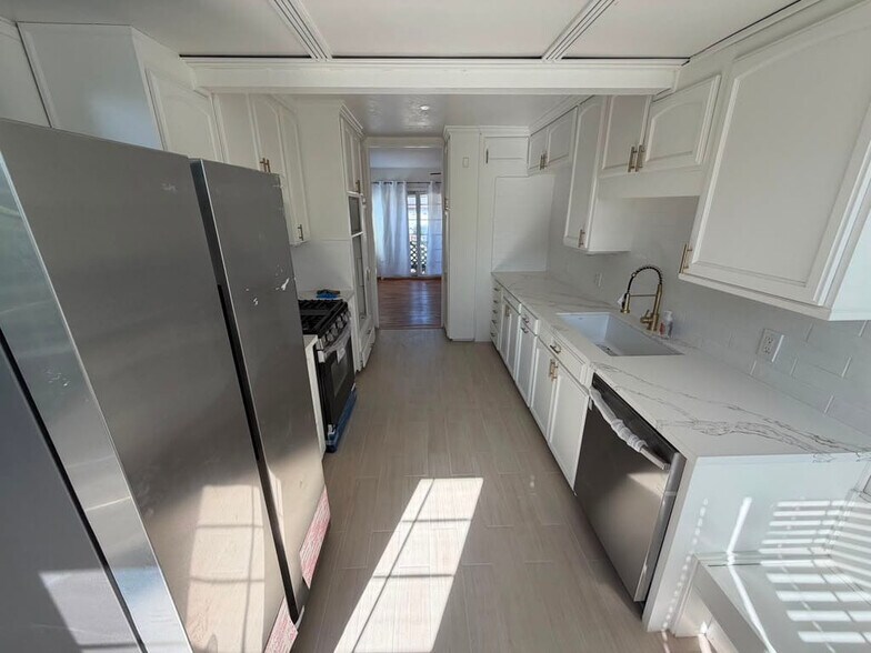Building Photo - 2534 Haller St