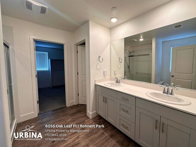 Building Photo - 6055 Oak Leaf Pl