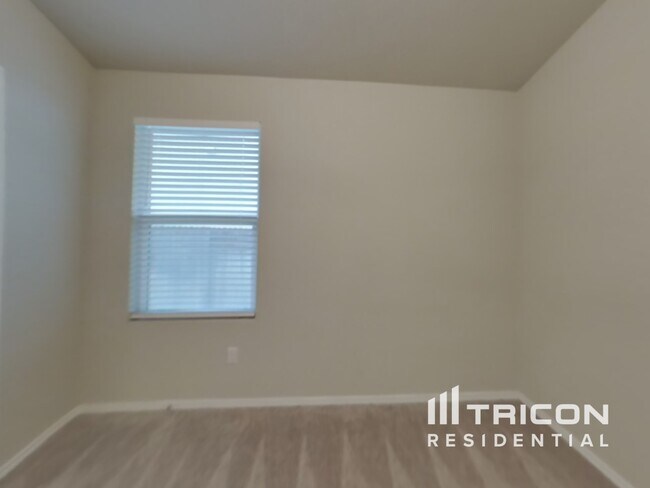 Building Photo - 5217 Saddle Clb Dr