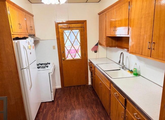 Building Photo - 53-74 72nd Pl