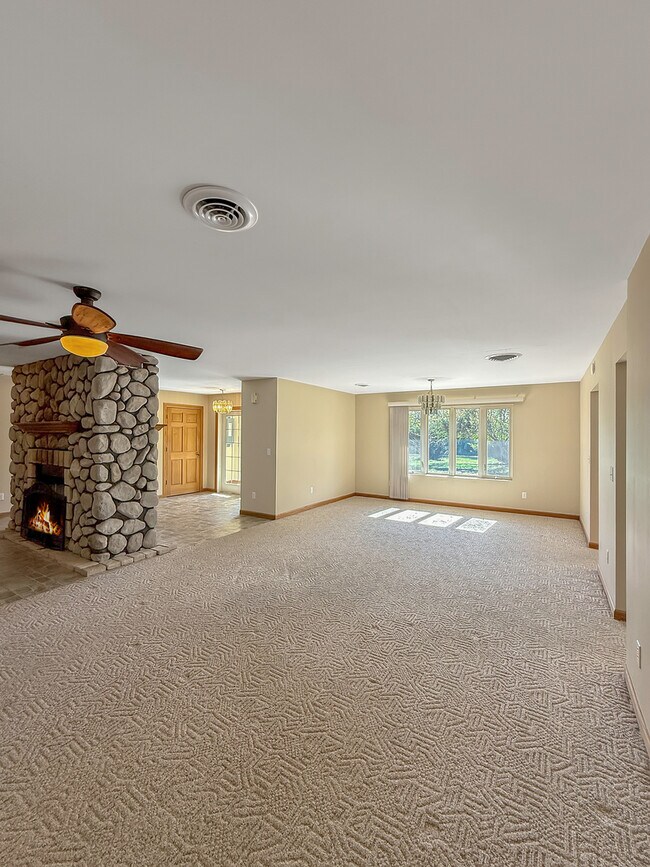 Building Photo - 33053 Pamrich Dr