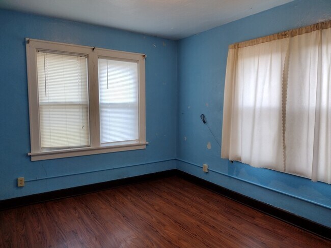 Building Photo - 200 W Arlee Ave