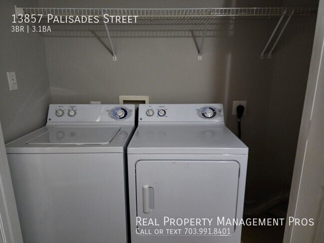 Building Photo - 13857 Palisades St