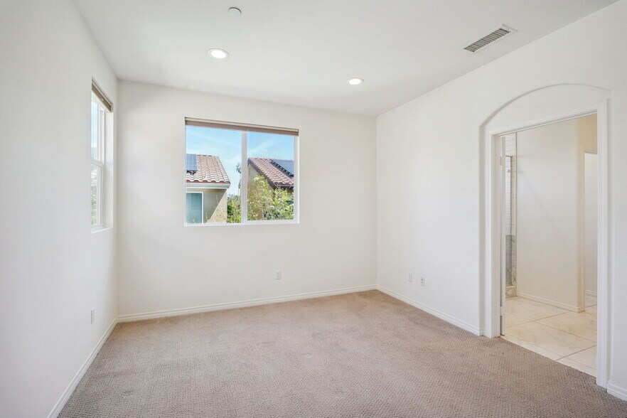Building Photo - 5858 Levi Ln