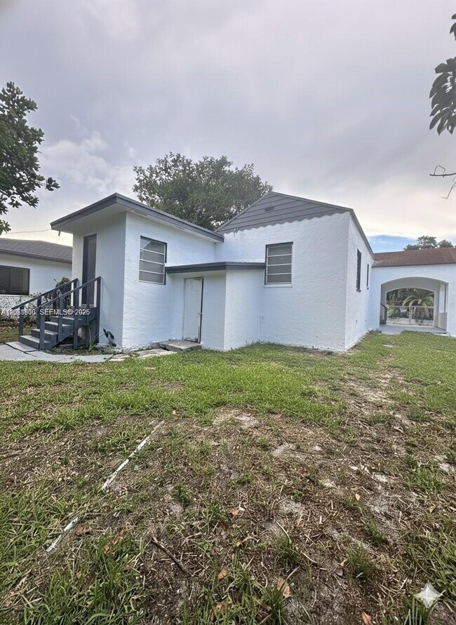 Building Photo - 1836 NW 33rd St