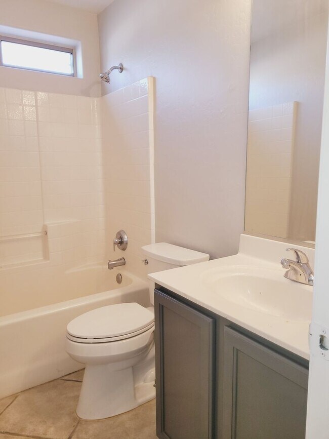 Building Photo - Mesa 3 bedroom home for rent!