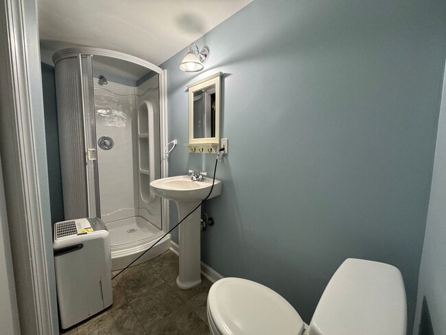 Building Photo - Spacious And Elegant 4 Bed 3 Bath Home Wit...