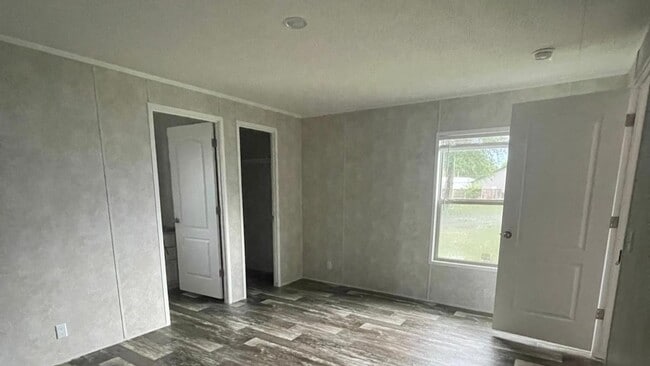 Building Photo - 1030 US-45